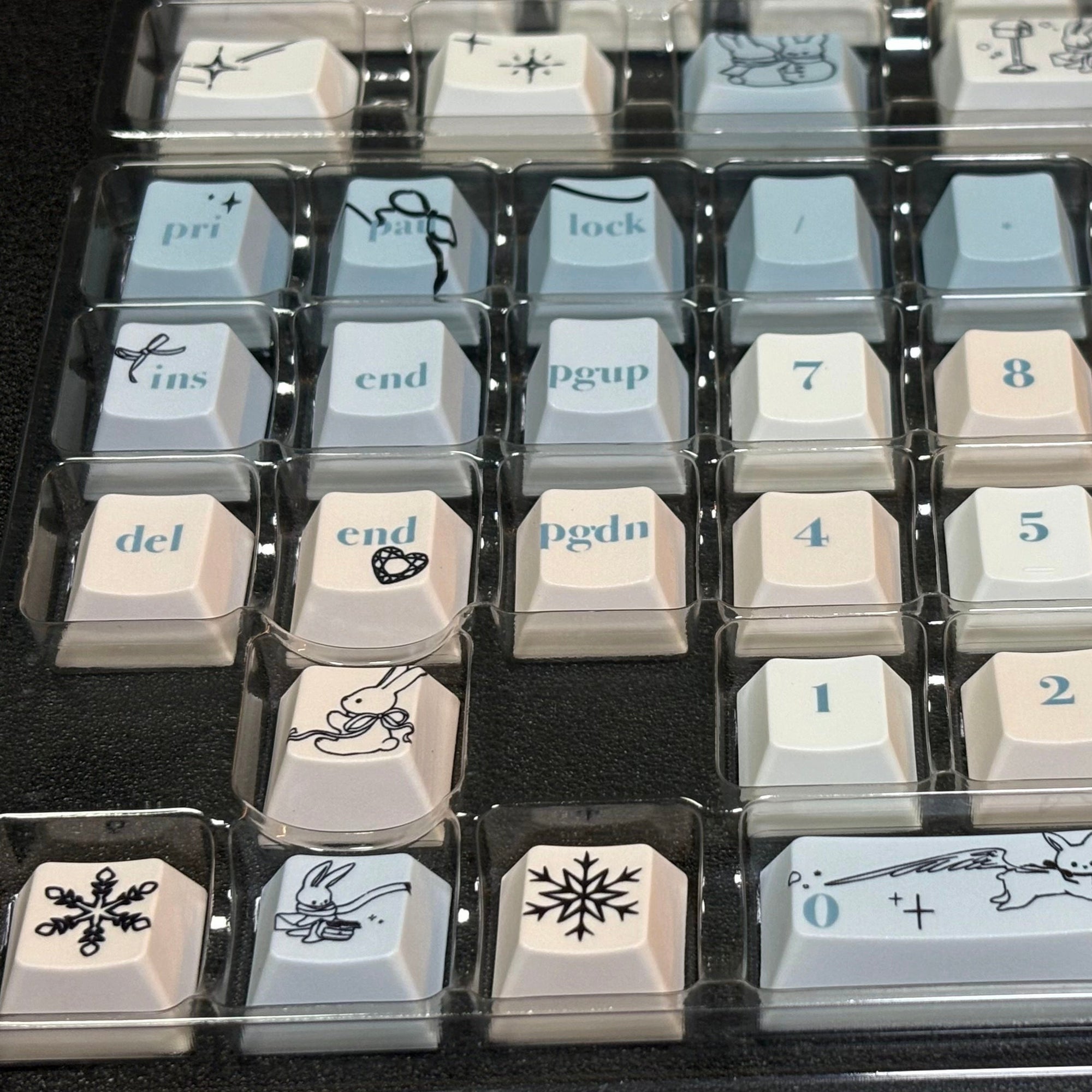 Gentle Snow Keycap (Cherry Profile | 108-key)