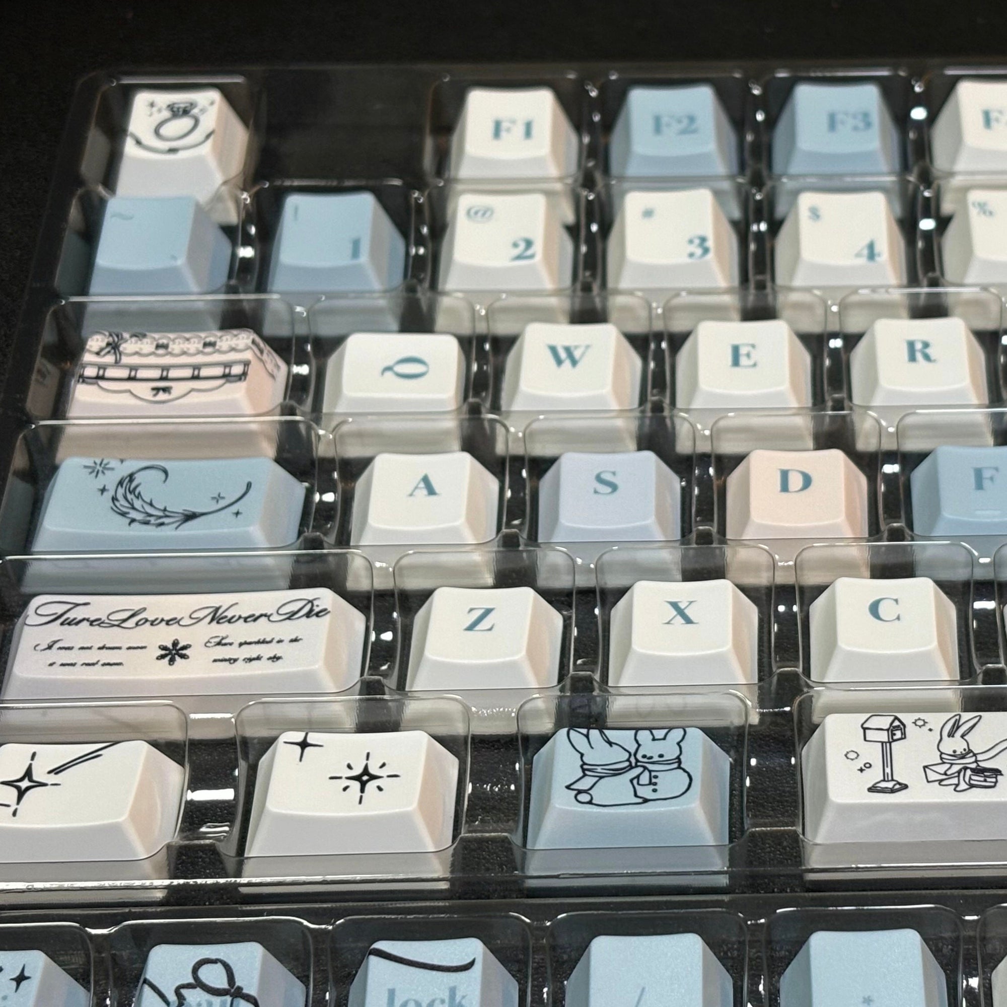 Gentle Snow Keycap (Cherry Profile | 108-key)