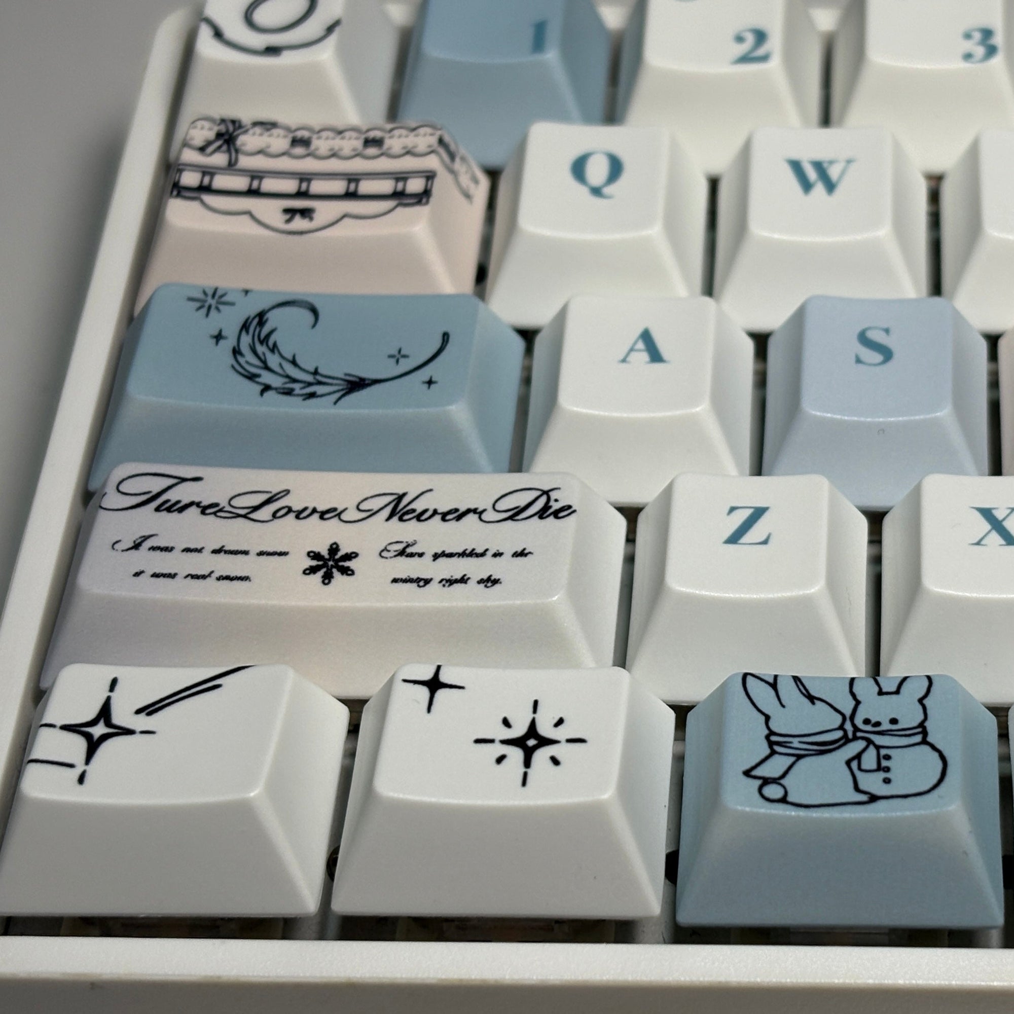 Gentle Snow Keycap (Cherry Profile | 108-key)