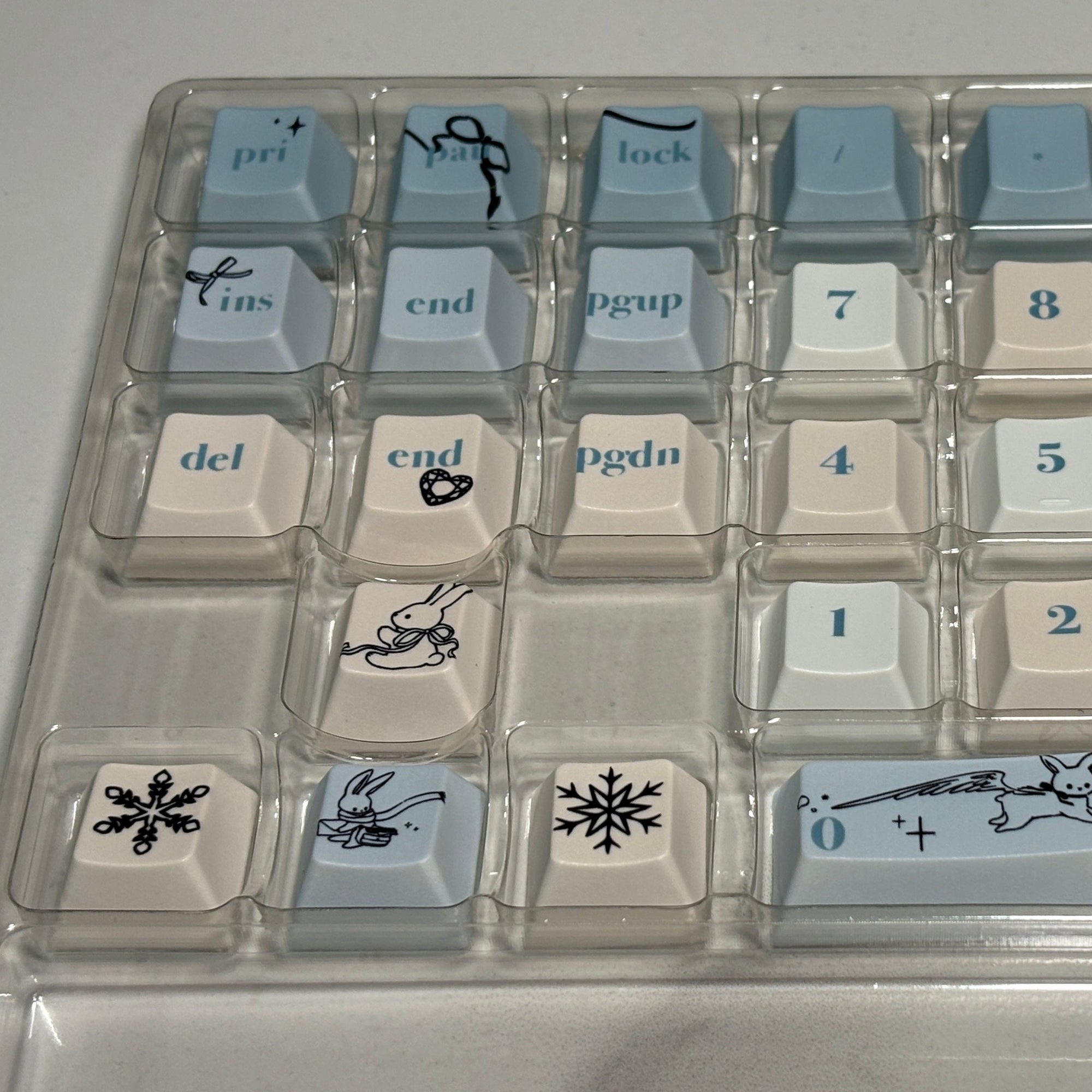 Gentle Snow Keycap (Cherry Profile | 108-key)