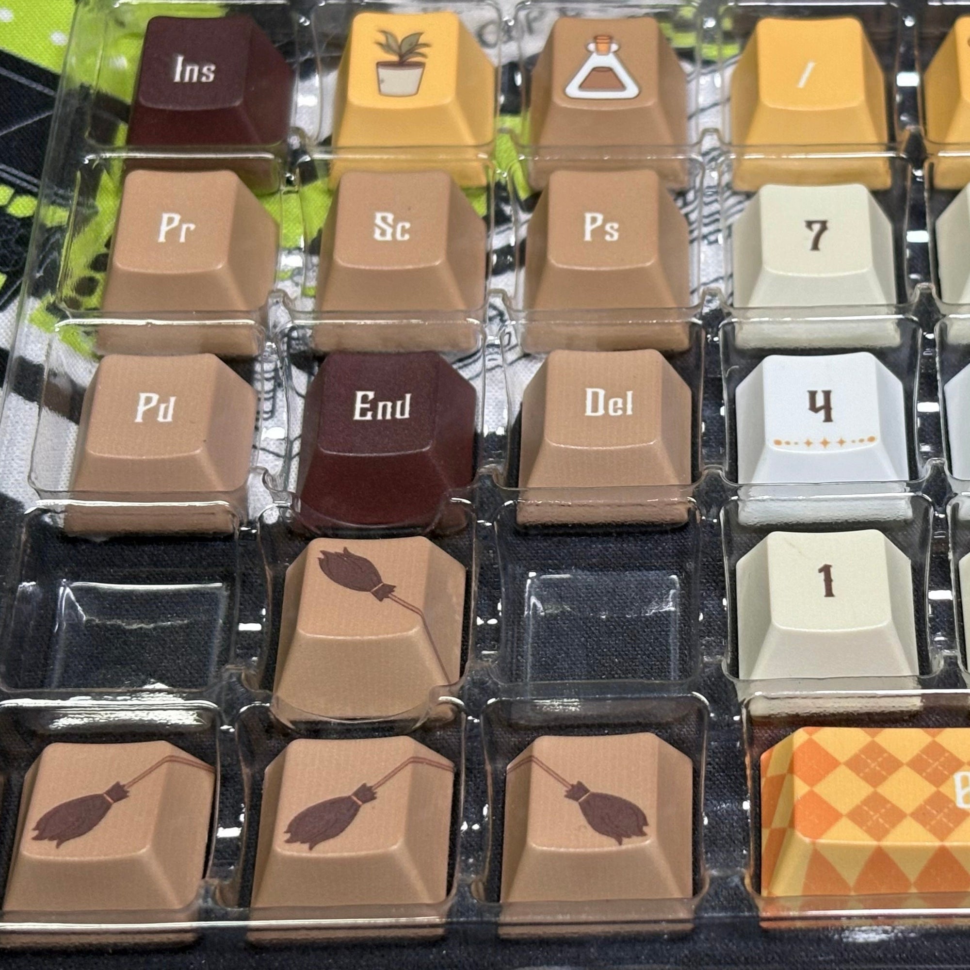 Harry Potter – Hufflepuff House Keycap (Cherry Profile | 108-key)