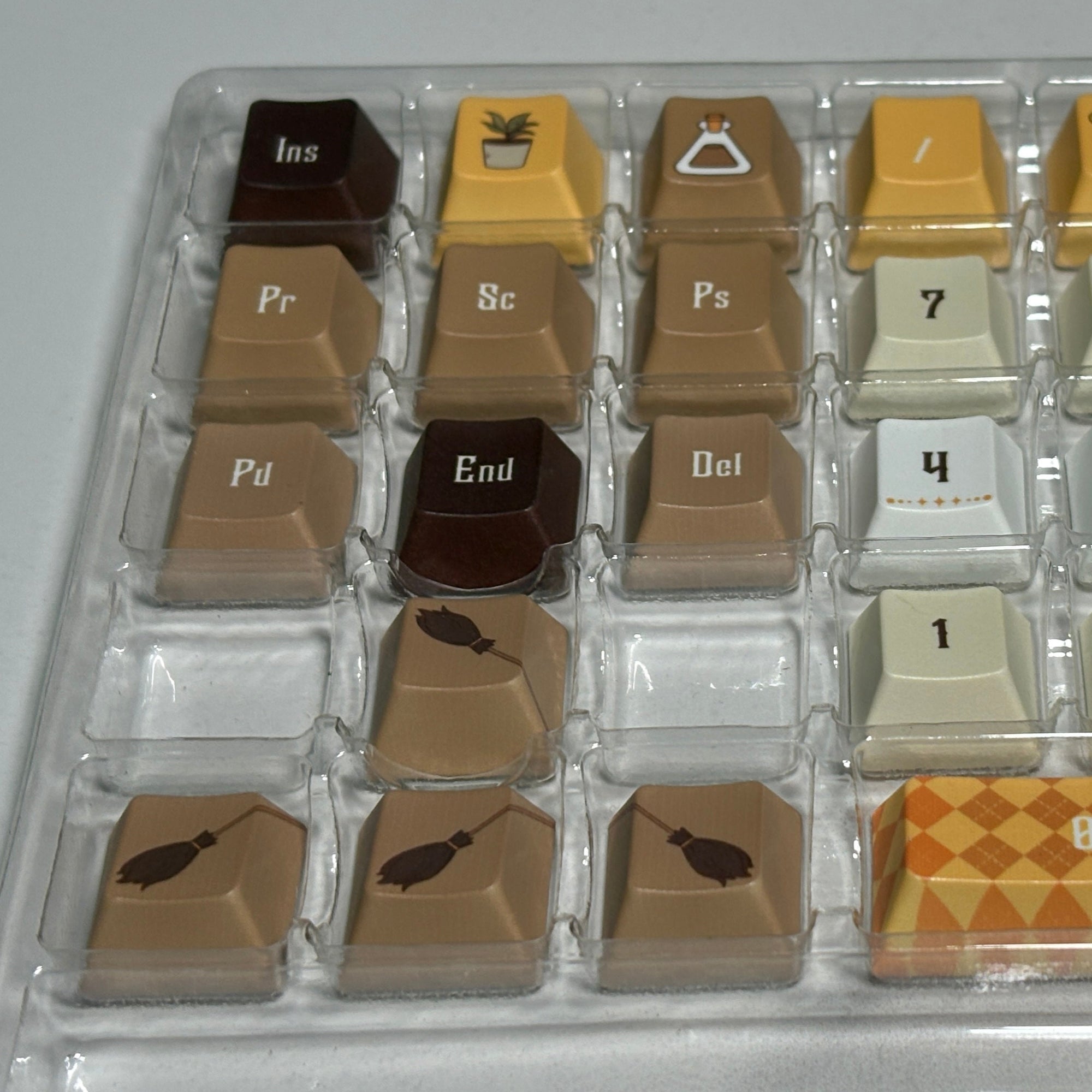 Harry Potter – Hufflepuff House Keycap (Cherry Profile | 108-key)